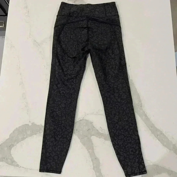 Athleta Rainier Reflective Leopard Activewear Tight Legging Womens Small Workout - Picture 4 of 8